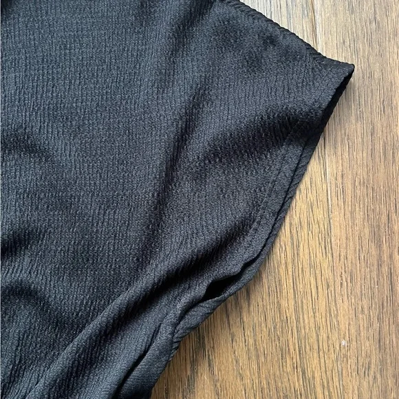 ZARA- Black Textured Smocked V-Neck Crop Top - M - Picture 4 of 8